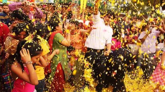 Holi 2024: In Vrindavan Holi, Banke Bihari Will Change Costume 10 Times, and Enjoy Bhog of These Special Things