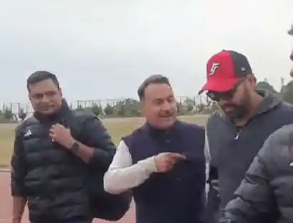 Rohit Sharma Makes Grand Entry via Helicopter for Dharamshala Test Against England; Watch Video