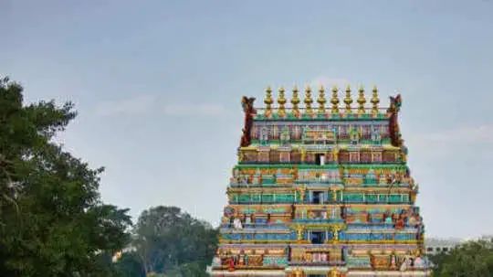 Kalyansundaresar Temple Where the Shiva Lingam changes Its Color Five Times in a Day