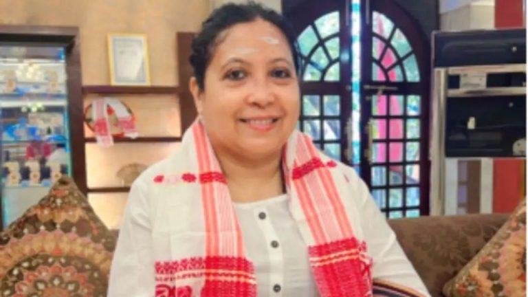 Breaking the Chains: Arunisha Sengupta Empowers Women to Reclaim Spiritual Leadership Through Homa Workshops