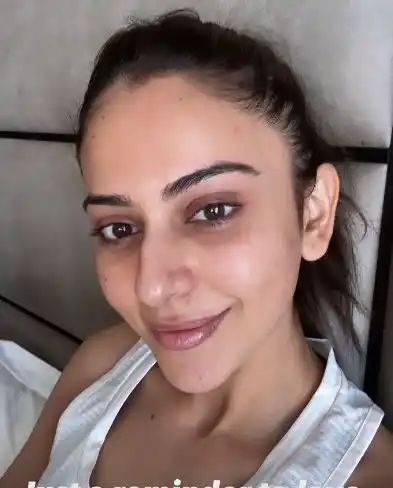 Rakul Preet Singh on a ‘no filter Sunday’, celebrates beauty of self-love