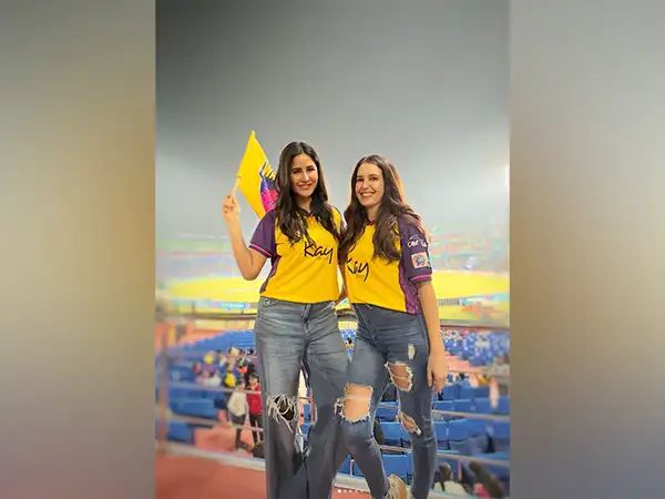 Katrina Kaif shares pics from WPL match, poses with UP Warriorz team