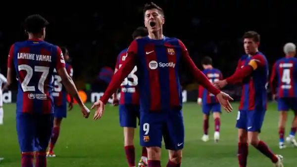 Barcelona beat Napoli to reach Champions League quarter-finals