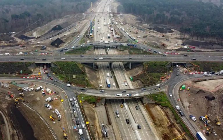 Drivers facing M25 closure chaos told to ‘decorate the bathroom or something’ by National Highways