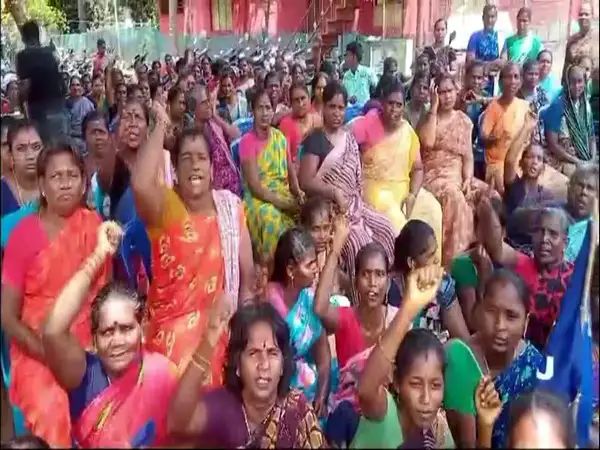 Tamil Nadu: Family members of 4 fishermen protest against their arrest in Kuwait last year