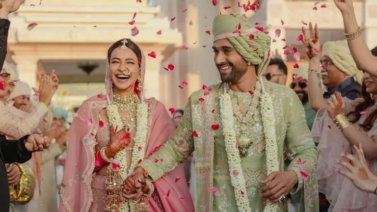 Newlyweds Pulkit Samrat-Kriti Kharbanda Dance To Dhol As They Return Home After Wedding Festivities