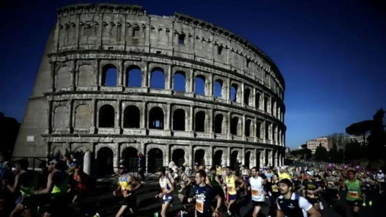 Climate protesters stop marathon in Rome