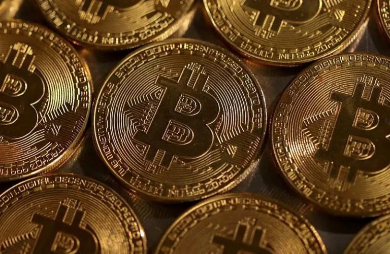 Bitcoin slides 6%, while altcoins sparkle