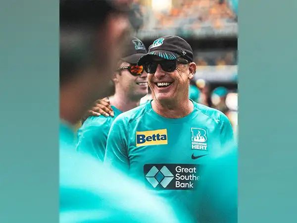 BBL title-winning coach Wade Seccombe quits his roles with Brisbane Heat, Queensland Bulls