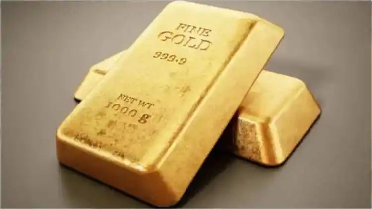 Gold advances on weaker dollar ahead of US inflation test