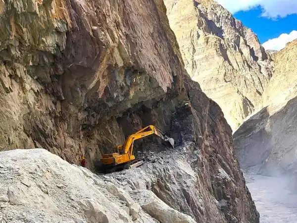 BRO connects 298-km-long Nimmu-Padam-Darcha road to Ladakh region,