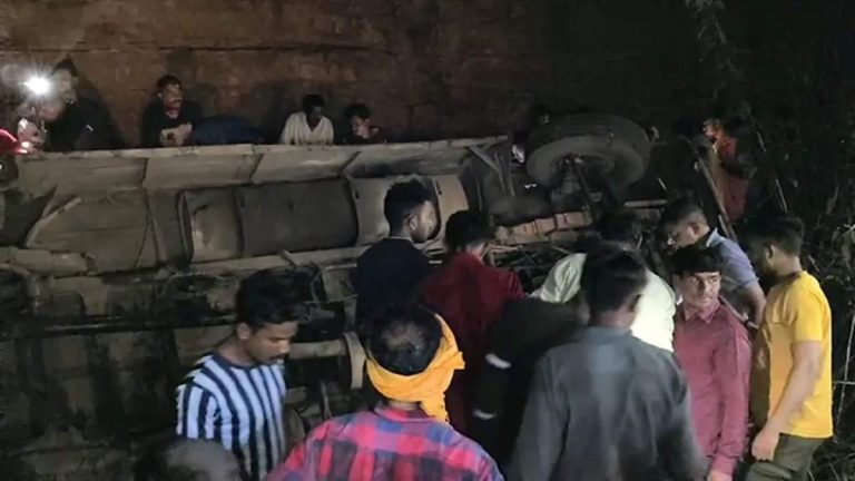 Durg bus accident: Bus carrying laborers fell into ditch, 13 people dead so far;  Many injured