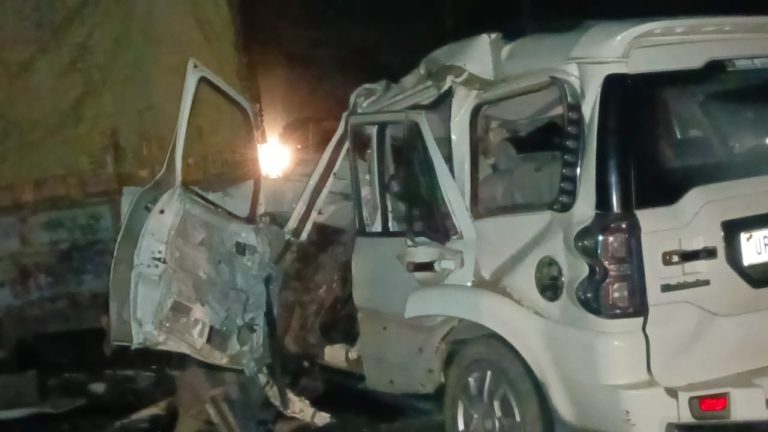 Scorpio collides with a truck parked on the road, two dead, one seriously injured