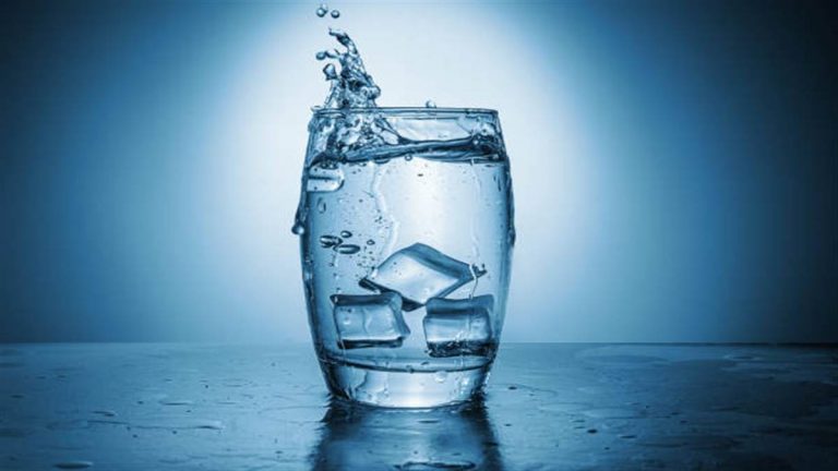 If you also drink very cold water in summer, then know its serious disadvantages