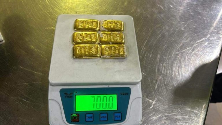 Gold worth Rs 51 lakh recovered from the flight from Shahjah, smuggling of gold is continuously increasing at the airport – ..