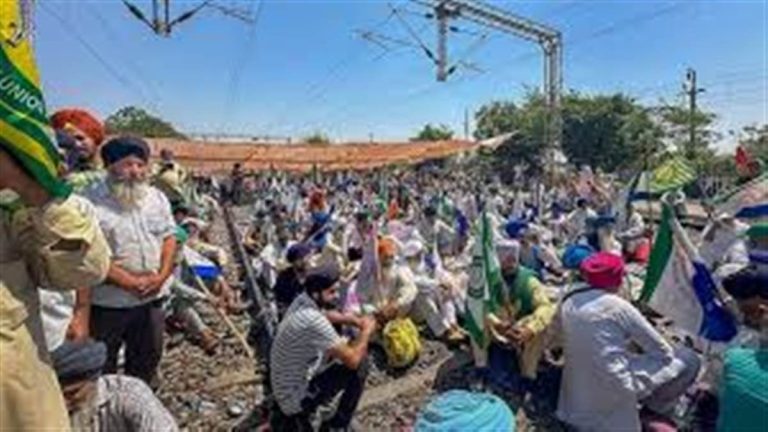 Farmers stand on the railway track in Shambhu, 80 trains will remain cancelled, Railways returned Rs 25.09 lakh on ticket cancellation