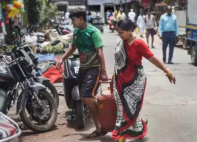 LPG Cylinder Quota: Gas cylinder does not last even for a month, so be careful, because only this much is available in a year!