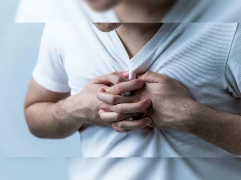 Chest pain: Chest pain occurs not only in heart attack but also in serious illness, know details