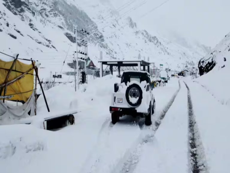 Weather changed in April, heavy snowfall in Lahaul Spiti, Himachal Pradesh