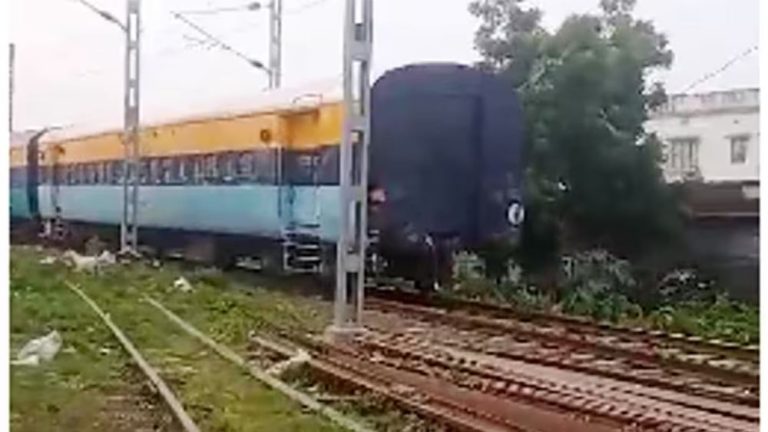 Mumbai: Local train derails at CSMT station, Harbor Line services affected