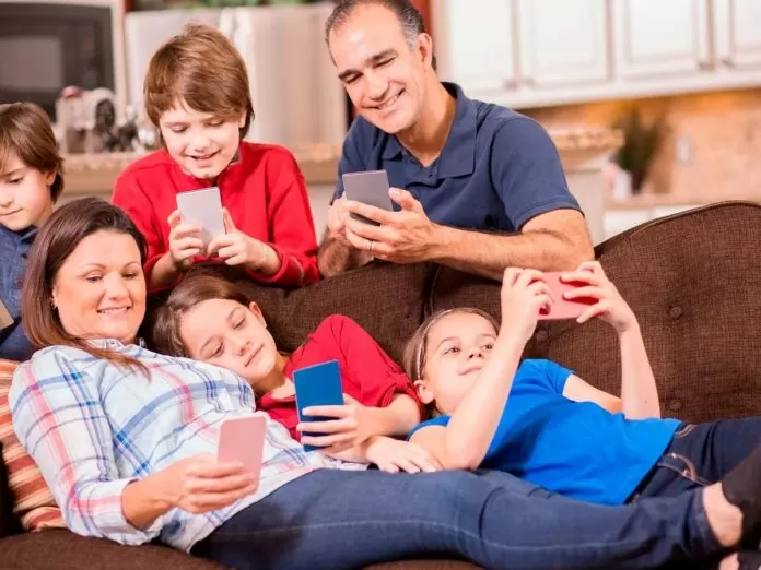 Family Recharge Plan: 4 people’s phone will work for Rs 40 per day, unlimited 5G data calls, Netflix, Prime, Hotstar, all three will be free