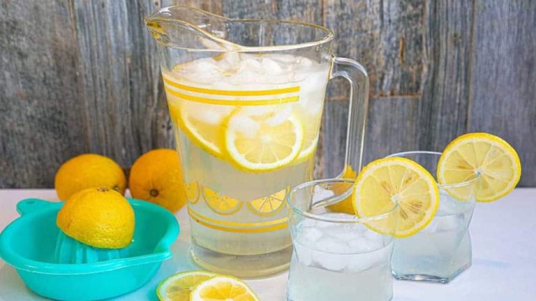 A small lemon is useful, know the 5 benefits of drinking lemon water in summer