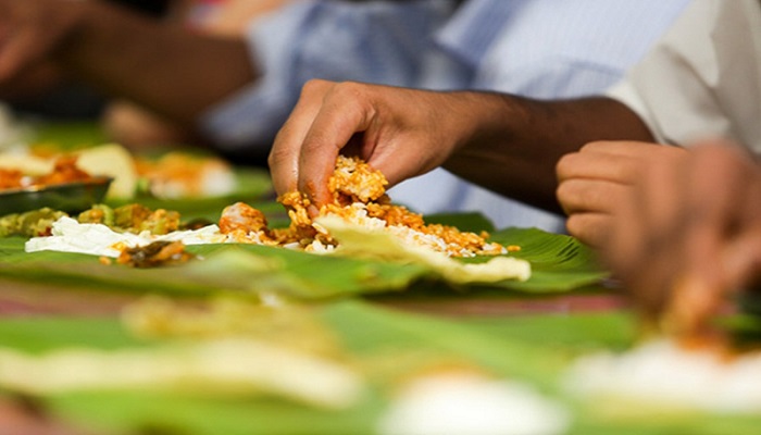 Eating with hands instead of spoon is right!  Know the advice of Ayurveda and science