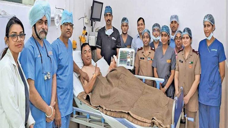 With the help of doctors, the injured soldier was brought from Ladakh to Delhi in 4 hours