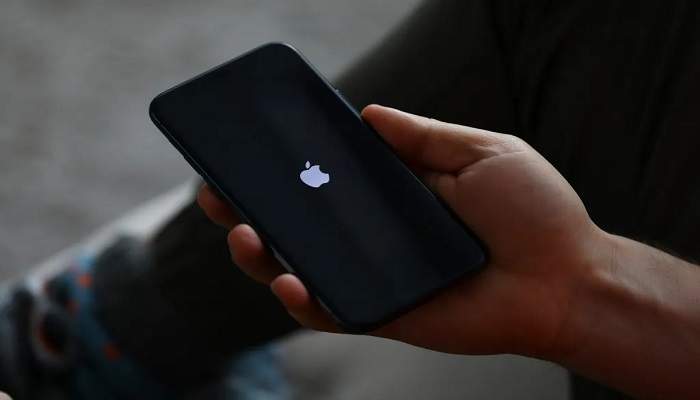 iPhone users be careful, Apple issues alert, danger of spyware attack