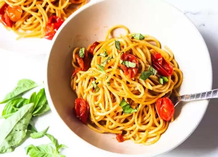 Make your day special with Tomato Garlic Pasta, note down the recipe!