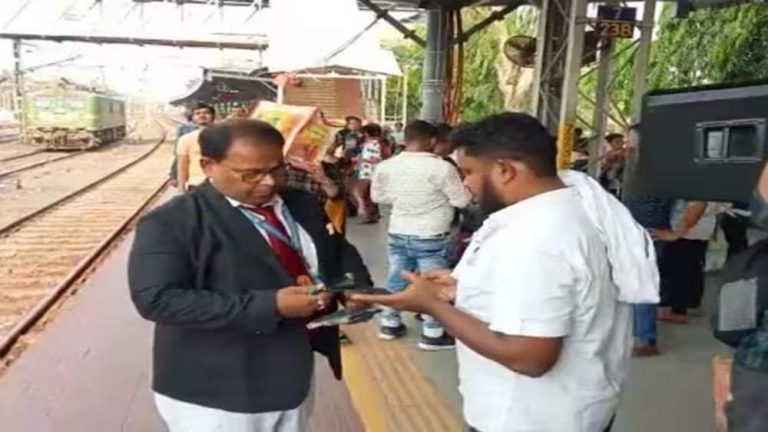 Central Railway ahead in collecting fine from hawkers, earned Rs 300 crore