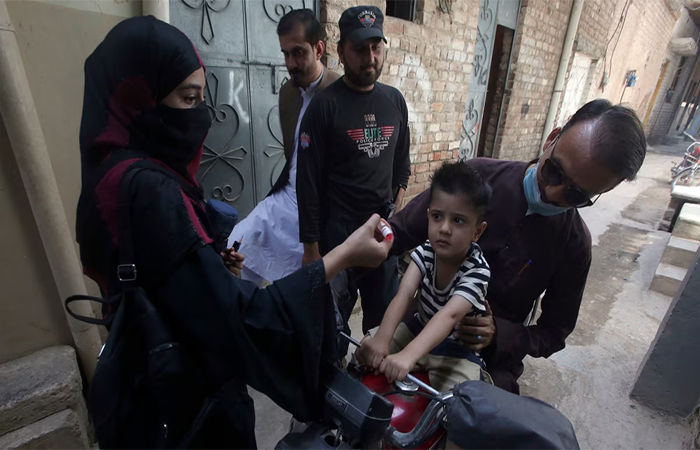 Example of ignorance of Pakistanis!  Attacks on volunteers working in anti-polio campaign