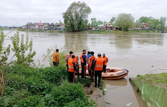 Major accident in Srinagar: 4 killed as boat capsizes in Jhelum river, 7 including school children rescued