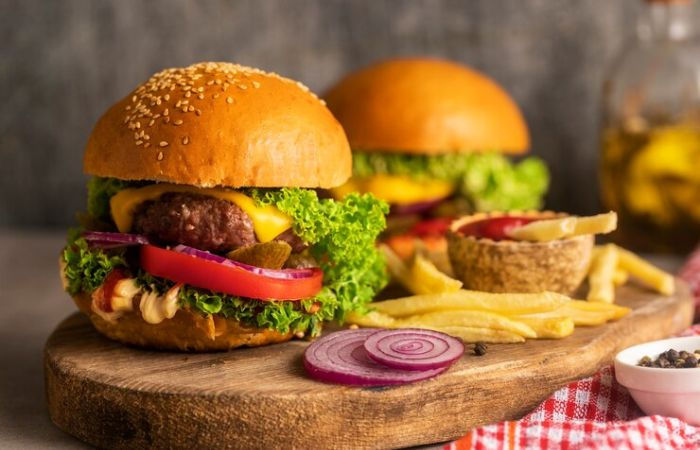 not possible!  Girlfriend’s favorite burger became the cause of death, lover mad in love killed his friend – News India Live