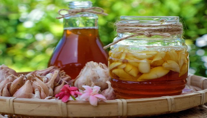 Eating garlic and honey every morning gives these 7 benefits, keeps diseases away