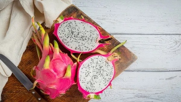 There are many benefits of consuming dragon fruit in summer..!