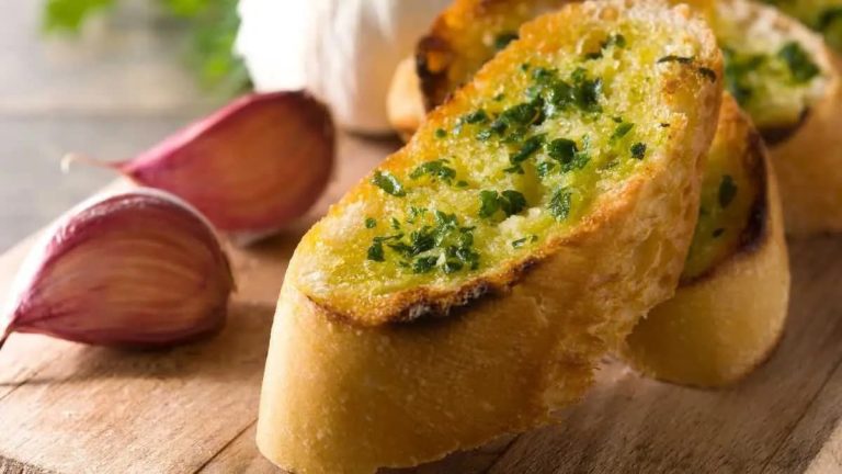 Make easy cheese garlic bread for children, everyone will enjoy