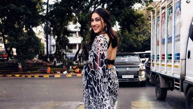 Sara Ali Khan did a photoshoot on the streets of Mumbai, the actress looked very beautiful in black saree