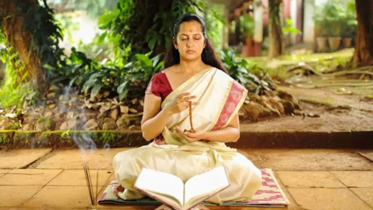 Why chant mantra with closed eyes