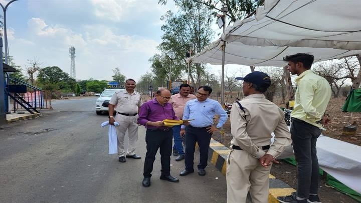 Sagar: Deputy District Election Officer inspected polling centers and inter-district checkpoints