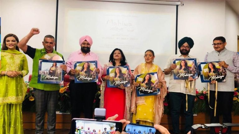 IAS Rakhi Gupta presented the Punjabi song ‘Mahiya’ at Guru Nanak Dev University.