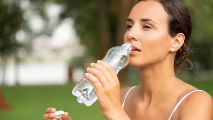 How correct is it to drink water on an empty stomach? How many glasses of water should one drink in the morning?