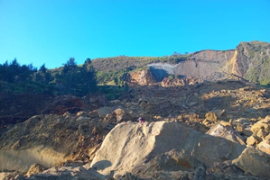 Over 300 people buried in Papua New Guinea landslide