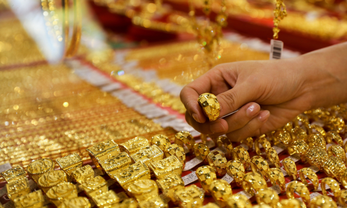 BIDV, Agribank promise to sell gold ‘without profit’