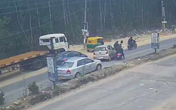 Bengaluru Road-Rager Gets Punched In Face After He Hit Car With Helmet! (Video)