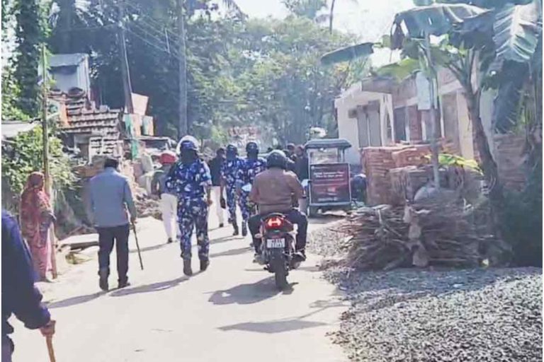 Lok Sabha Elections 2024: Ahead of voting, commotion in bunker, clash between ISF and Trinamool supporters, 7 injured in blast