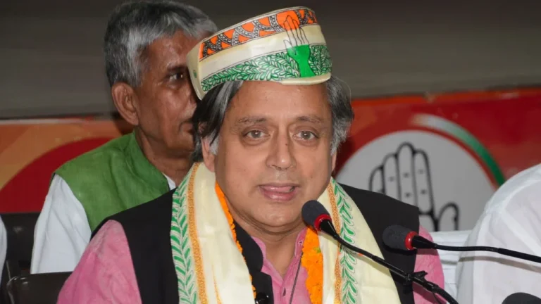 Tharoor’s aide caught With 500 gram gold – Read