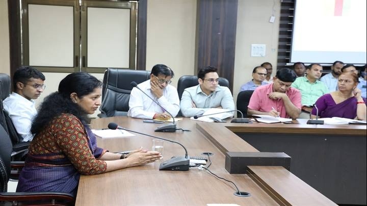 Rewa: Resolve applications pending in CM Helpline within seven days – Collector – ..