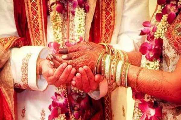 Hapur: Chaos over kissing, bride absconds the day after wedding