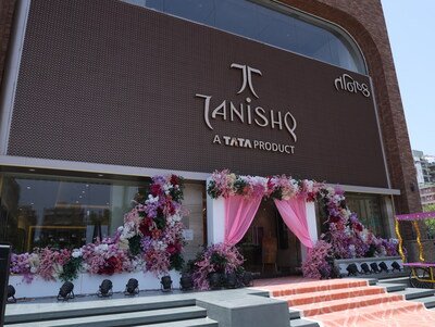 Tanishq Unveils Its Grand New Store in Nikol